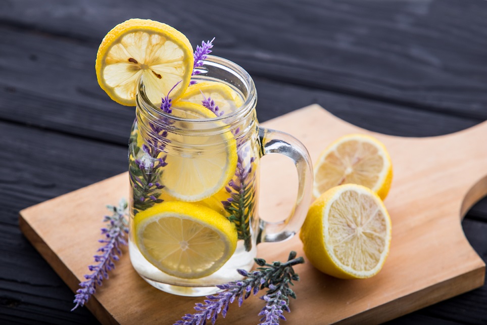 レモン水を飲むべき5つの科学的理由－水分補給による健康